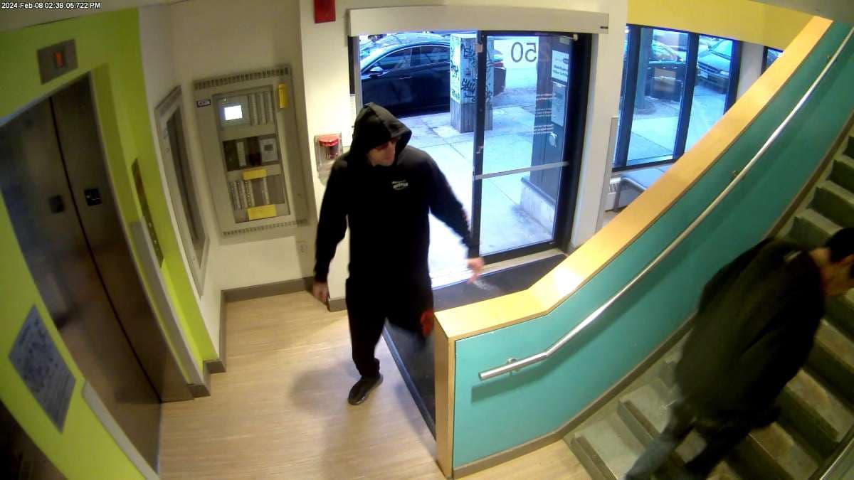 Fact Check: Suspect fled after pepper-spraying mother and child on subway