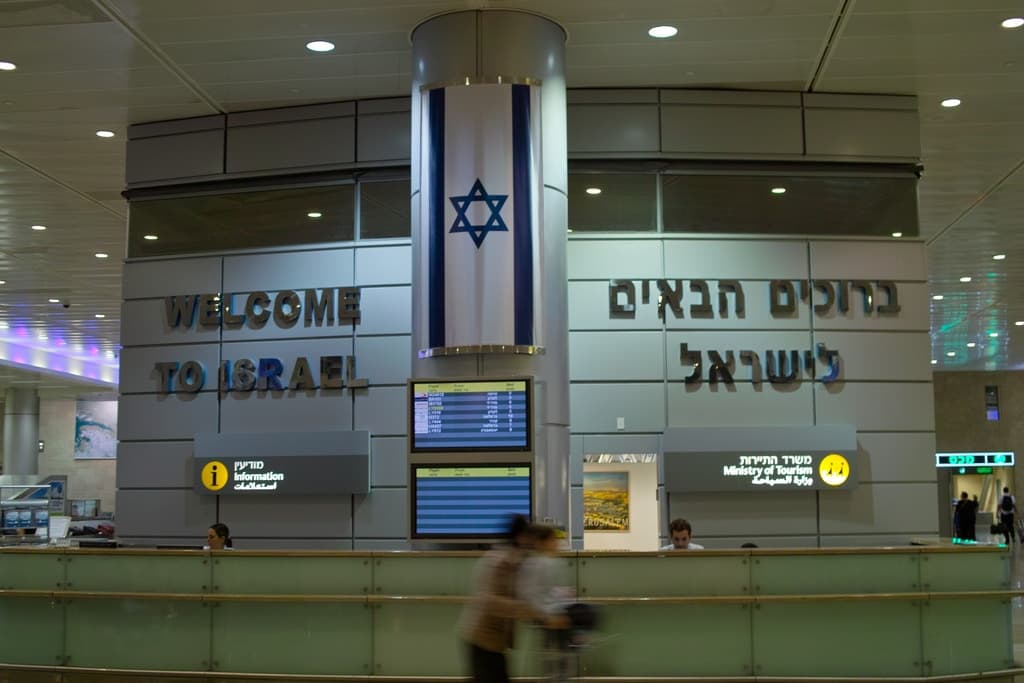 Fact Check: Ben Gurion Airport closed as commercial airlines halt flights from Israel.