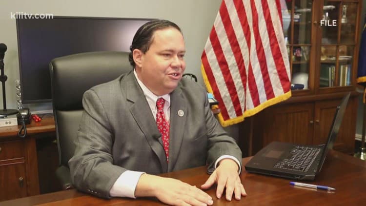 Fact Check: Farenthold hosted a radio show until his death.
