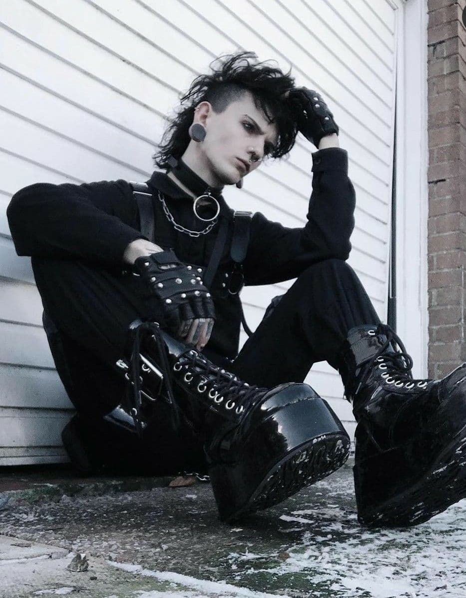 Fact Check: It's wrong to like emo and punk while being conservative