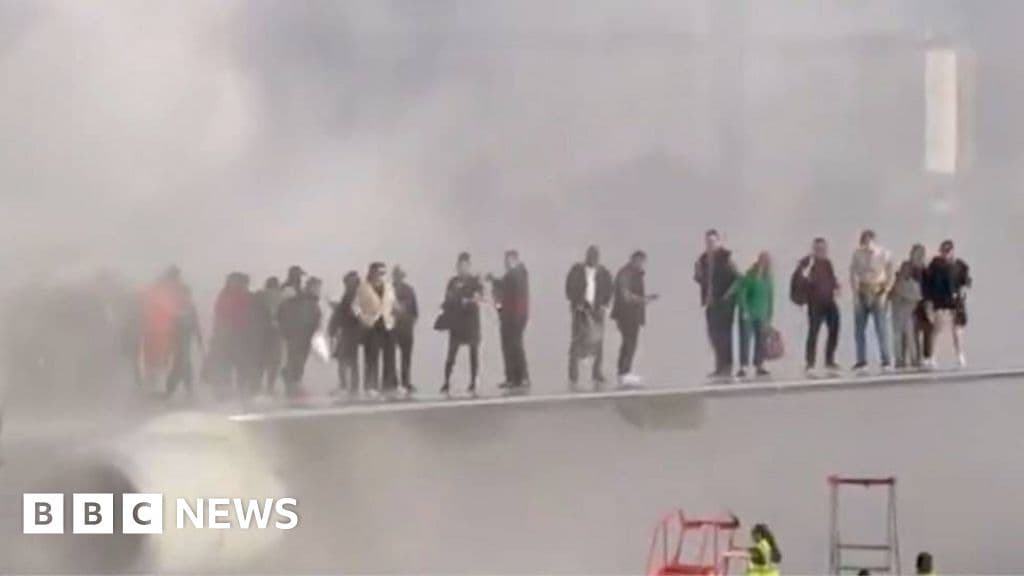 Fact Check: Witnesses reported seeing passengers on fire falling from the balloon.