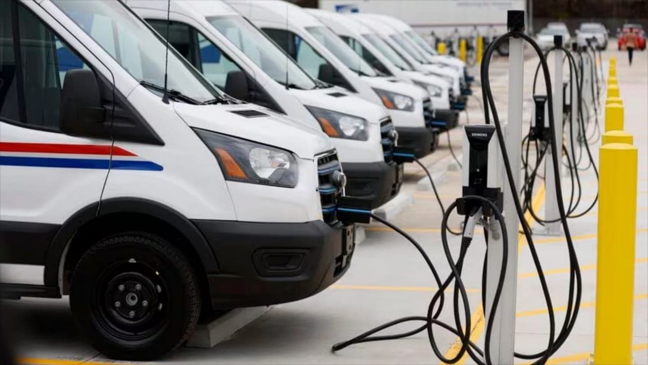 Fact Check: New bill mandates sale of USPS electric vehicles.