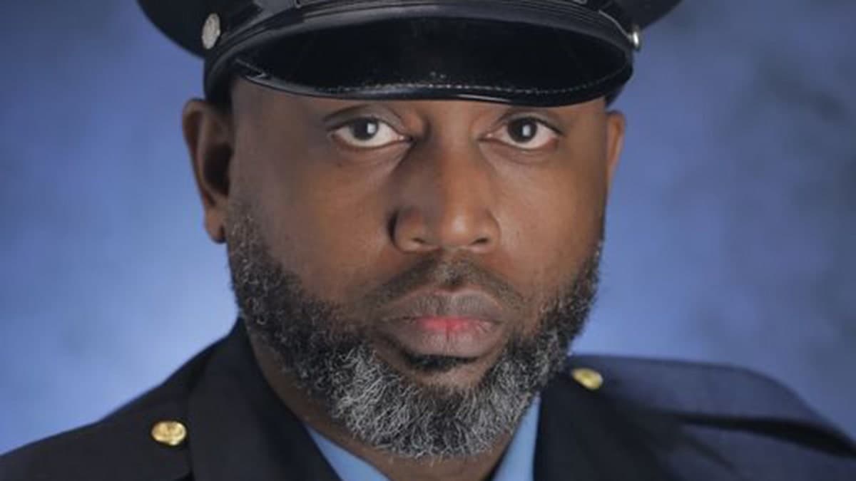 Fact Check: Security guard shot while responding to church shooting incident.