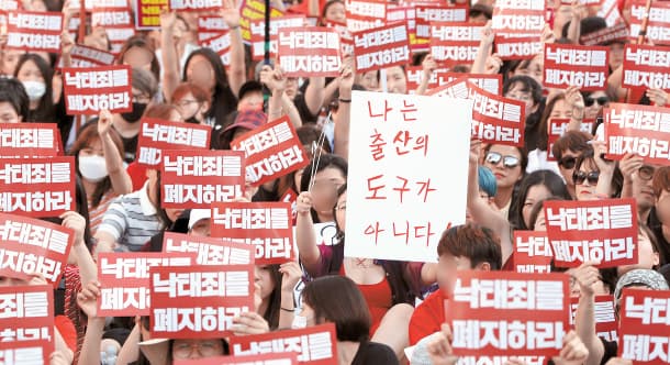 Fact Check: An extreme fringe Feminist group in South Korea called WOMAD has advocated women cutting off all ties to men in what has been called the 4B movement 
