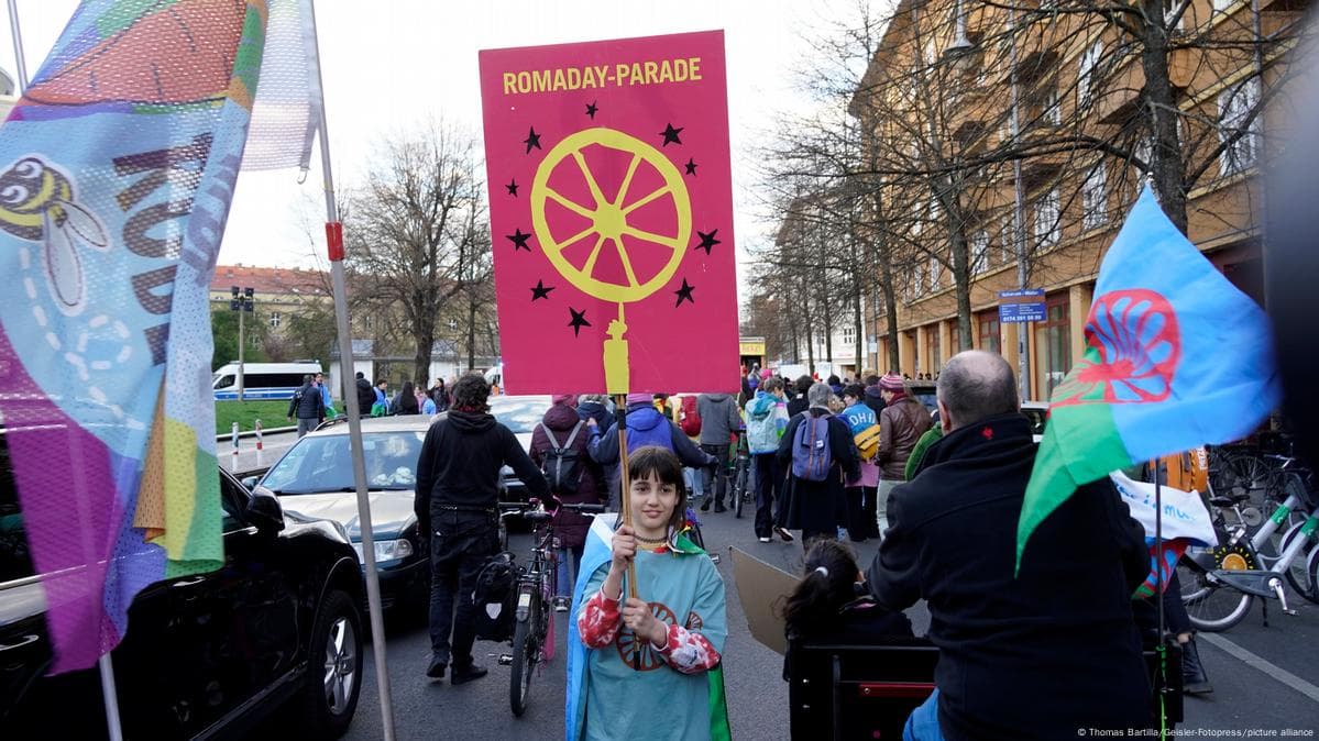 Fact Check: Sinti and Roma face life-threatening violence due to rising antiziganism!