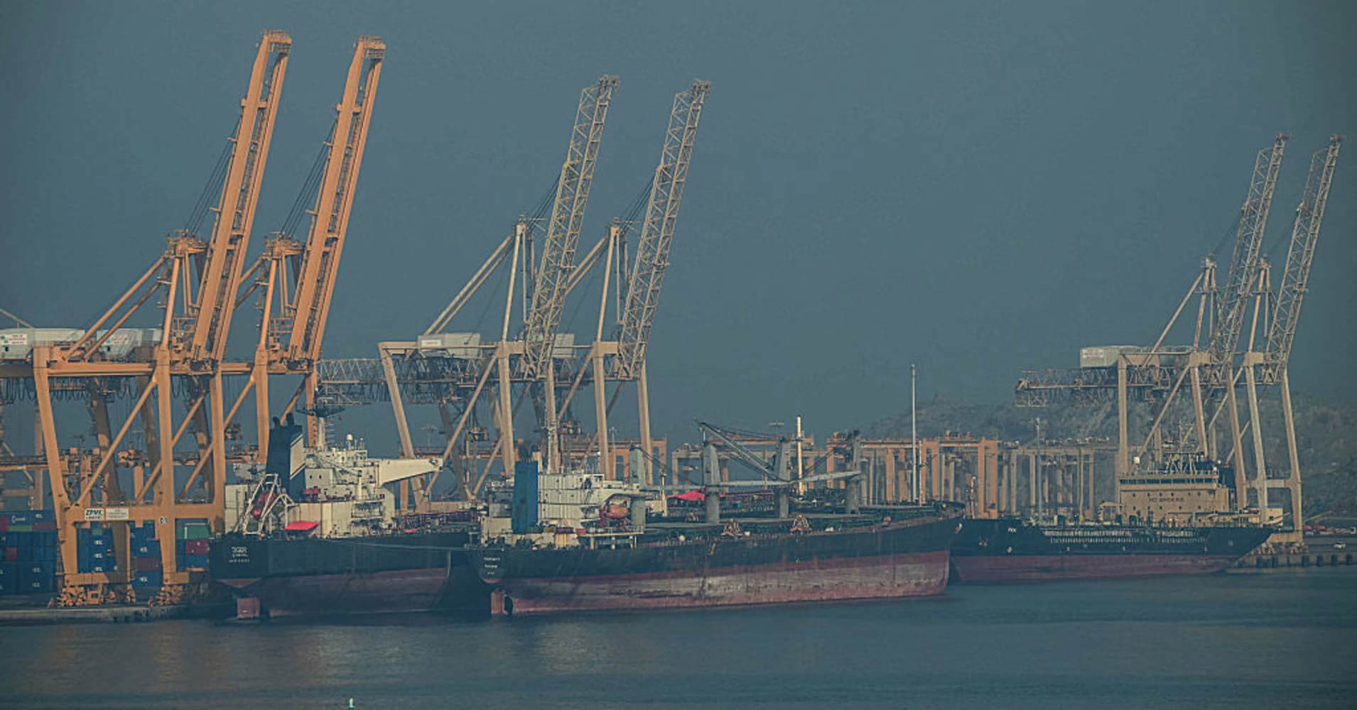 Fact Check: Ocean freight rates to Khor Fakkan surge 76% amid Middle East conflict.