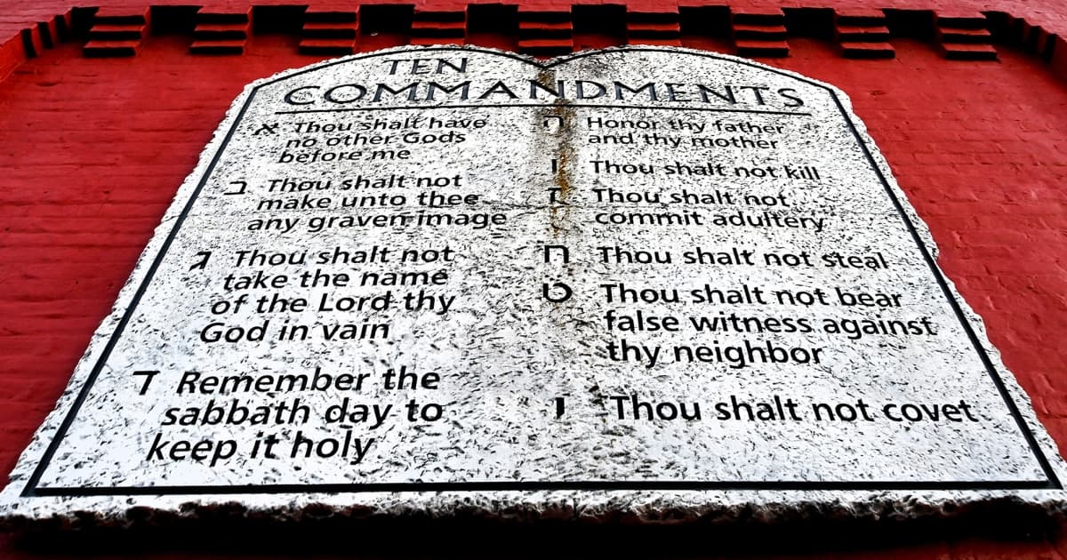 Fact Check: Texas mandates Ten Commandments displays in schools despite court ruling against Louisiana.