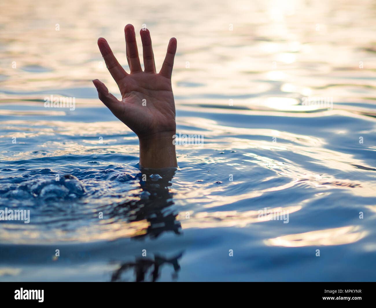Fact Check: Search for drowning victims suspended due to powerful winds and poor visibility.
