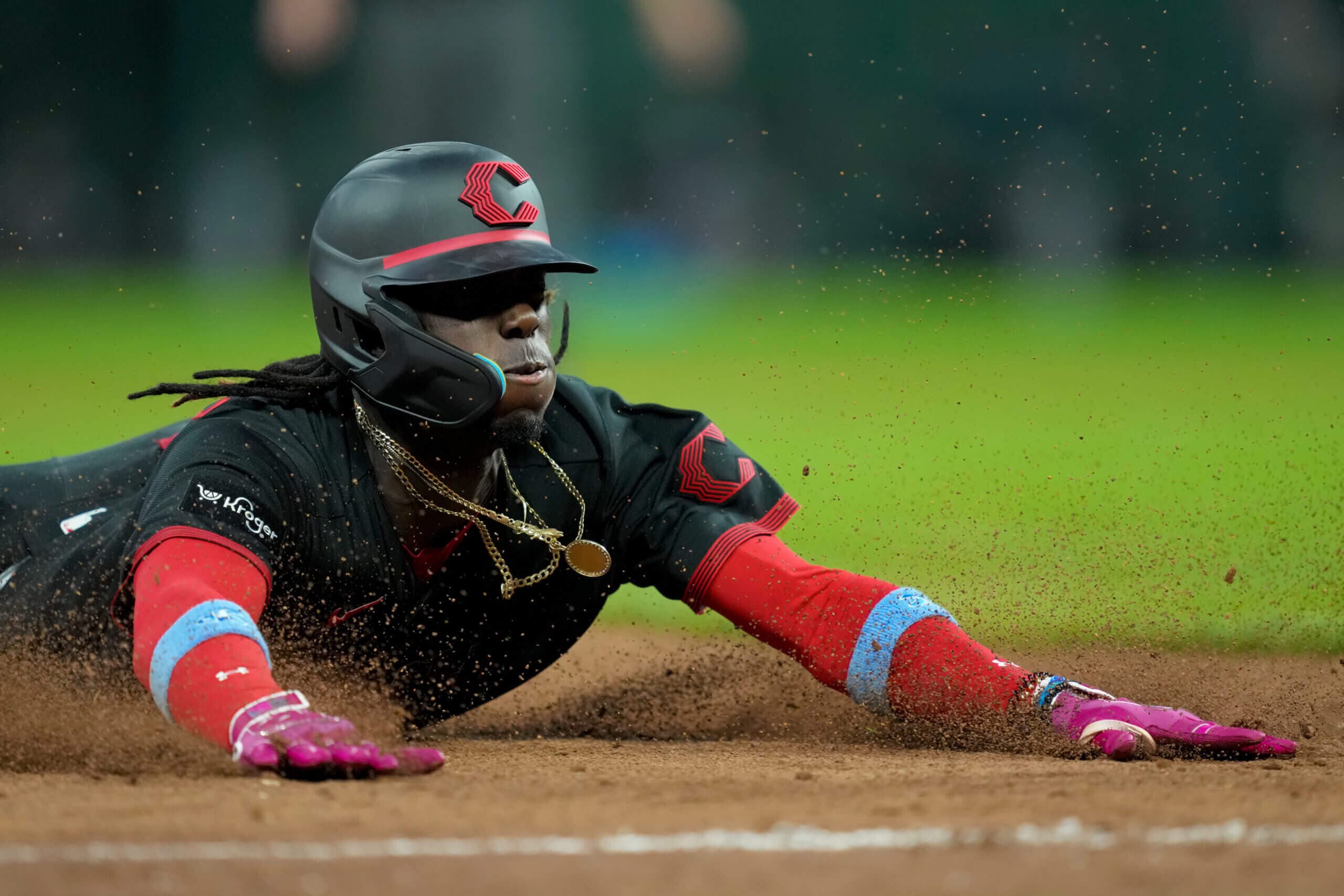 Fact Check: Cincinnati Reds player Elly De La Cruz hits a homer despite extreme heat sickness.