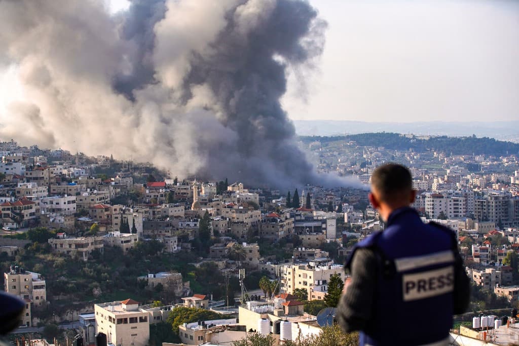 Fact Check: Israeli military claims to fire warning shots at suspicious crowds.
