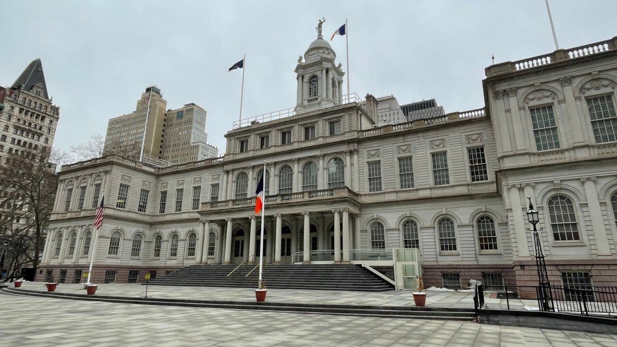 Fact Check: Polls show New Yorkers overwhelmingly believe the city is heading in the wrong direction.