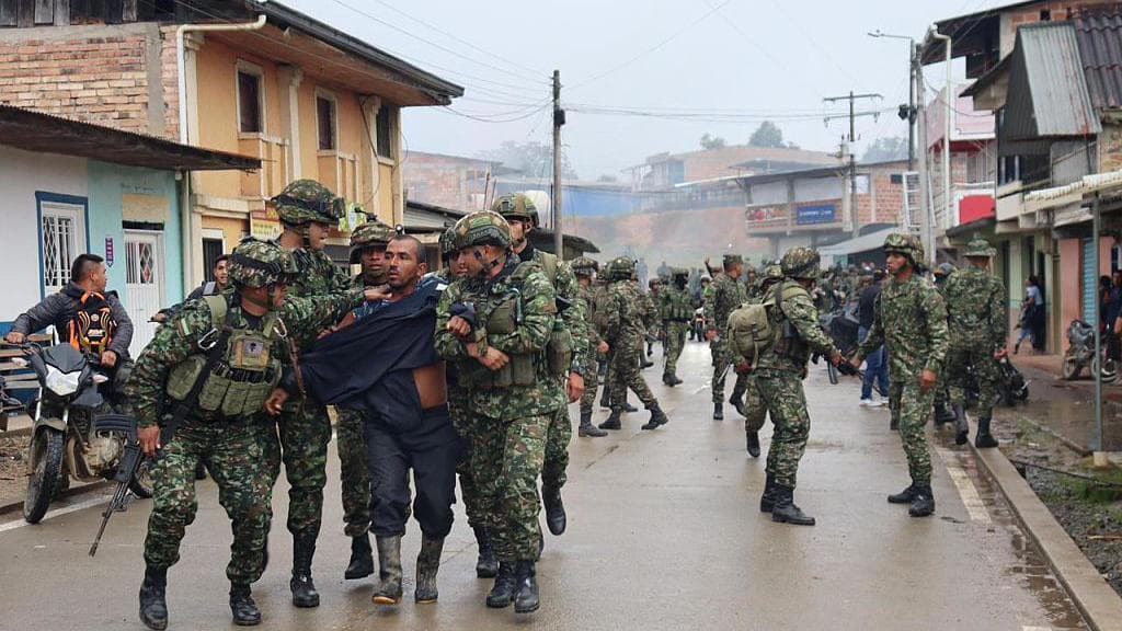 Fact Check: Colombian locals held soldiers hostage, ordered by EMC rebels!