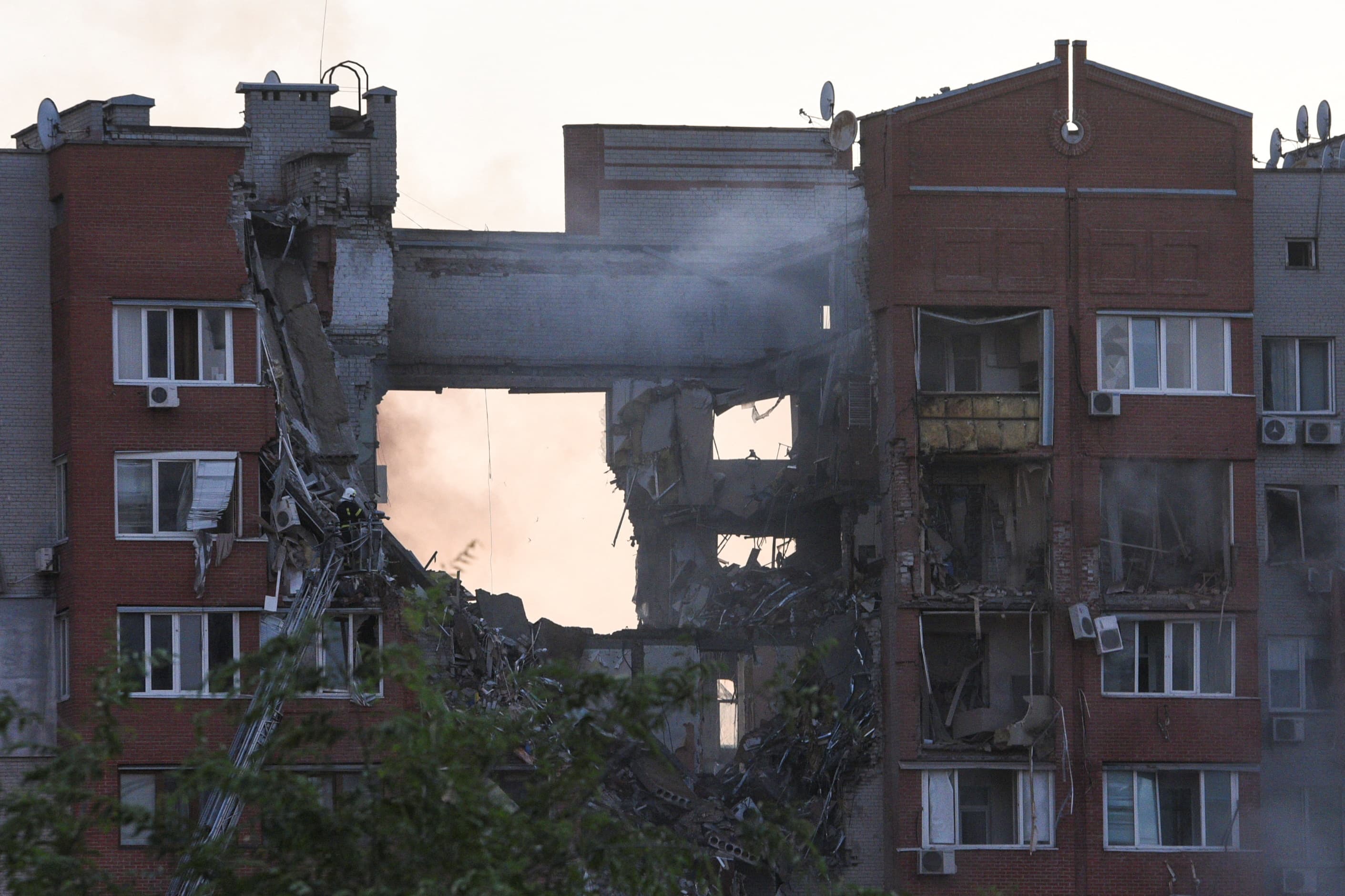 Fact Check: Russian missile strike kills at least 15 civilians in Dnipro.