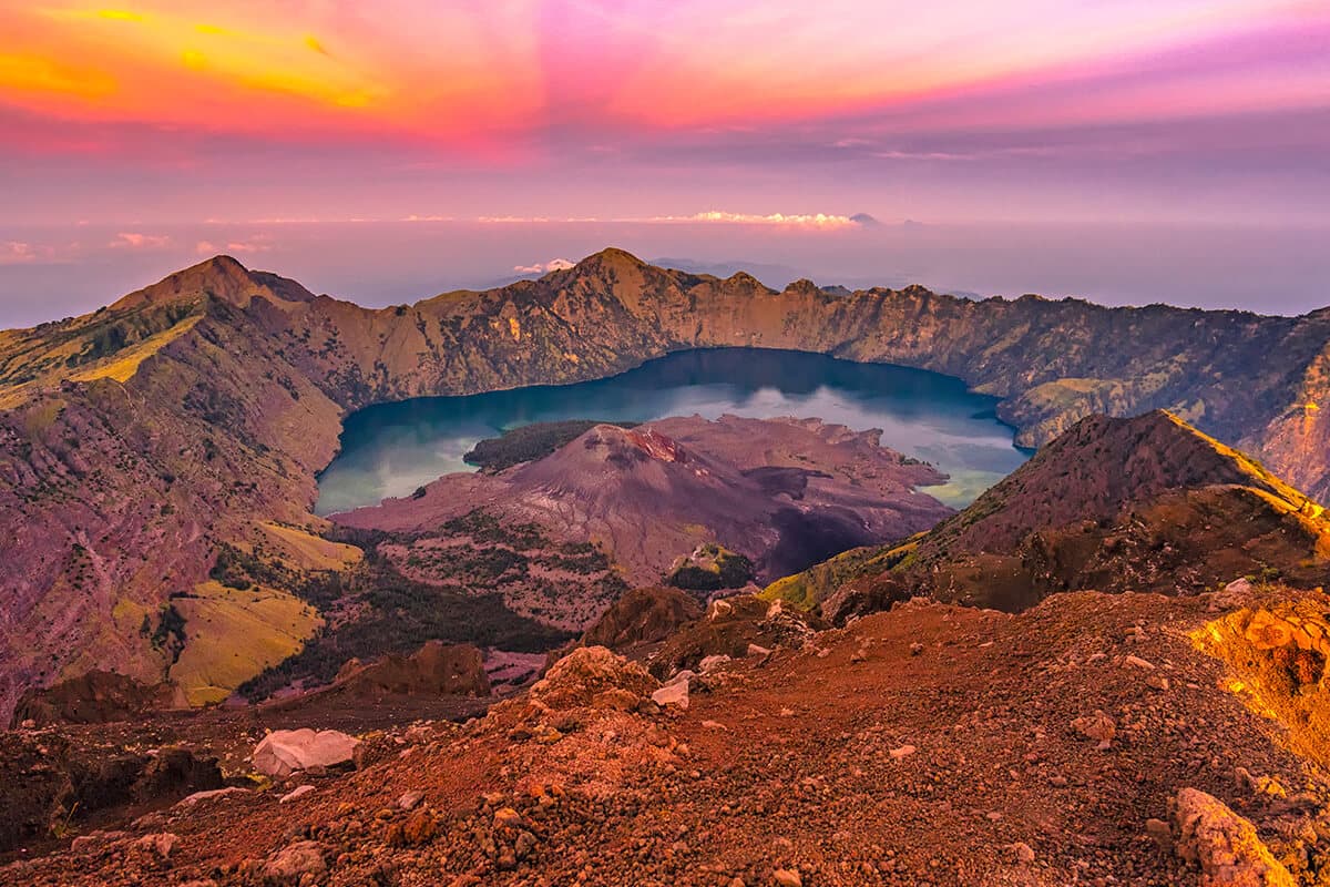 Fact Check: Lombok island is notorious for dangerous hiking conditions, with past fatalities.