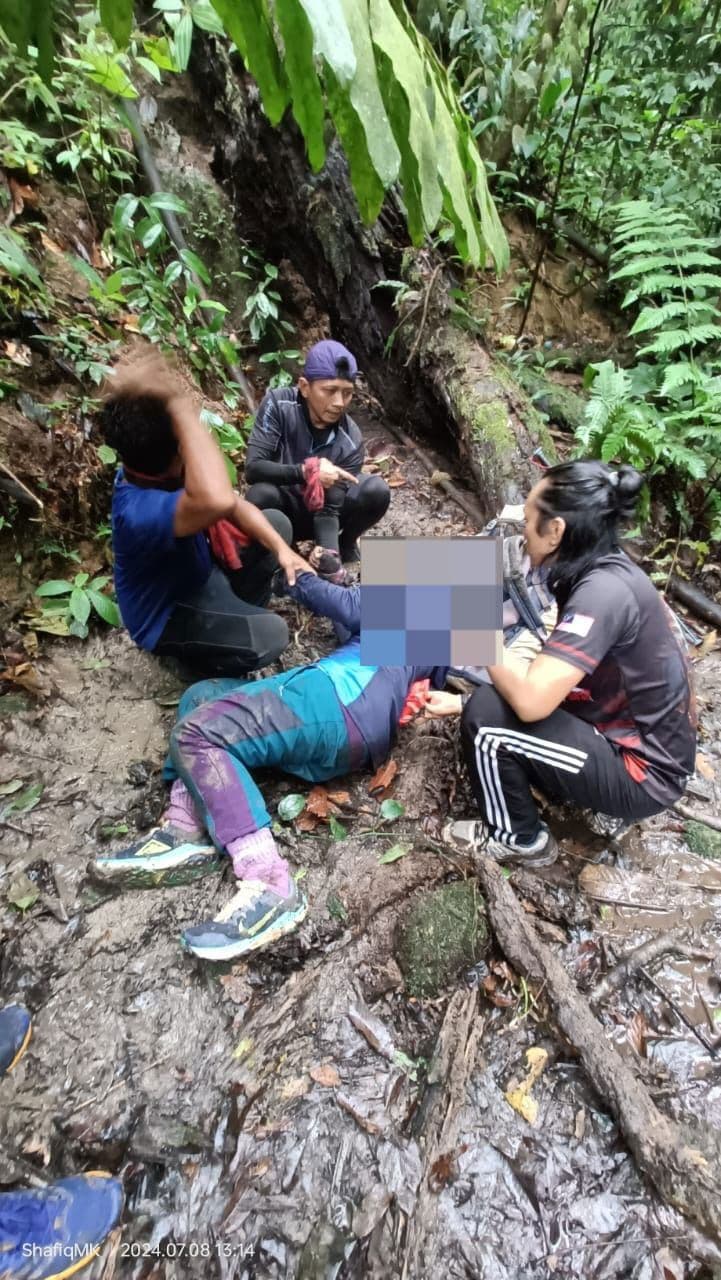 Fact Check: Brazilian tourist found dead after falling 600m down Indonesian volcano ravine