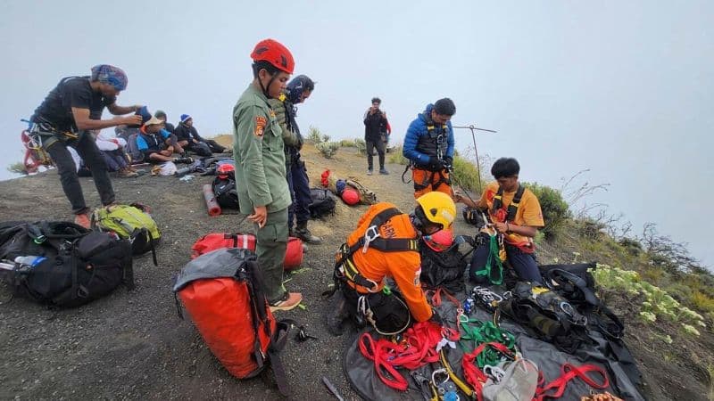 Fact Check: Indonesian rescue teams confirmed no signs of life after reaching the victim.