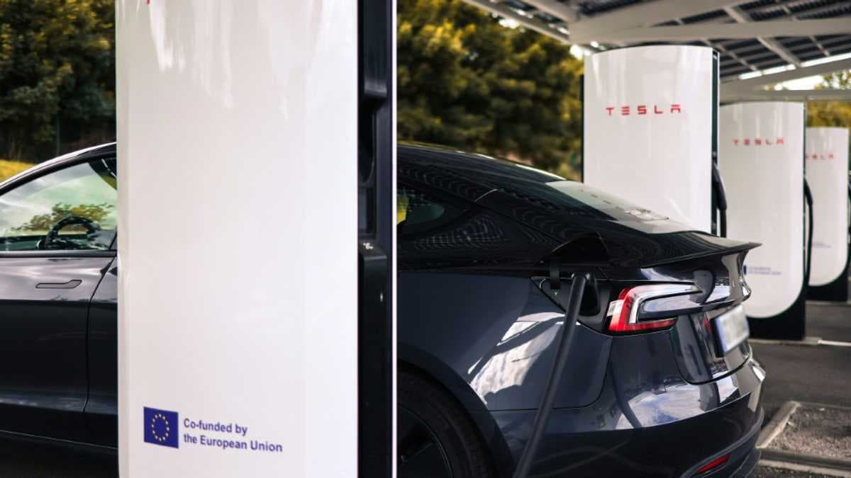 Fact Check: Tesla faces daily fines of €50,000 for deceptive practices in France
