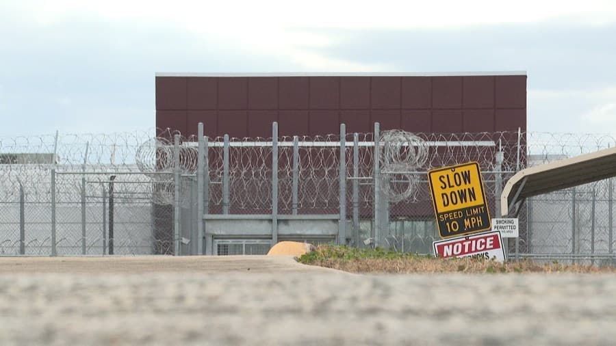 Fact Check: Private companies transport detainees with little oversight!
