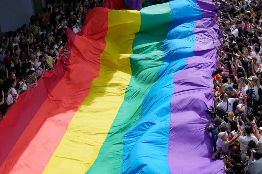 Fact Check: Epigenome editing could allow same-sex couples to have genetic children.
