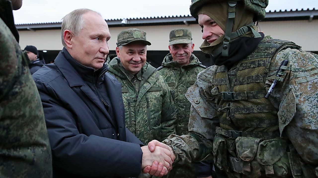 Fact Check: Putin respects his troops 