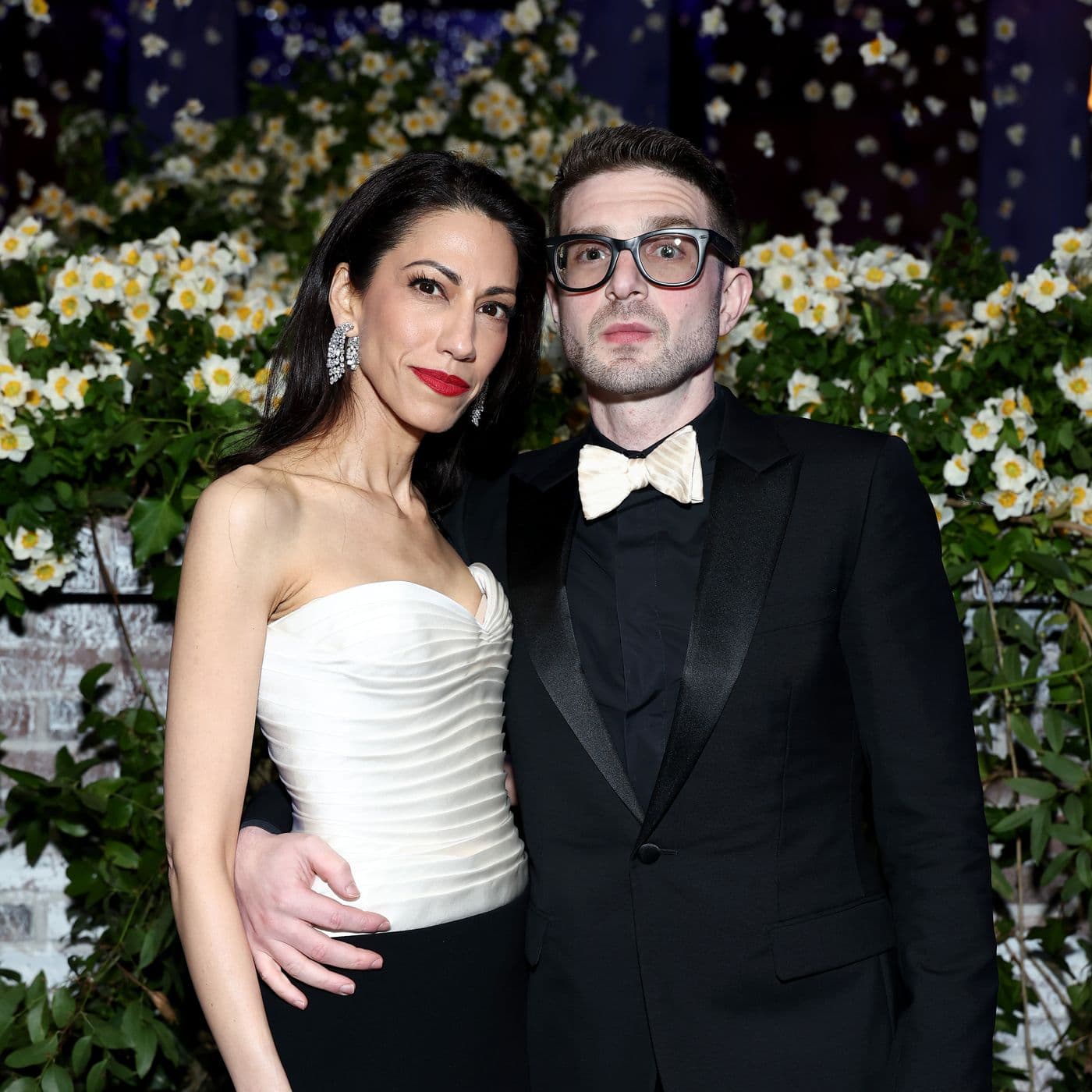Fact Check: Former Clinton Aide Huma Abedin & Billionaire Heir Alex Soros Wed With Kamala Harris & Nancy Pelosi As Guests

