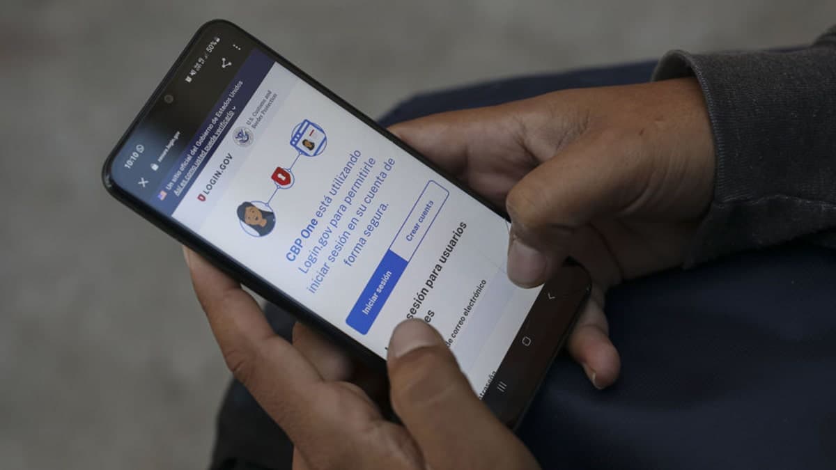 Fact Check: Over 3,000 migrants confirmed departures using the CBP Home app.