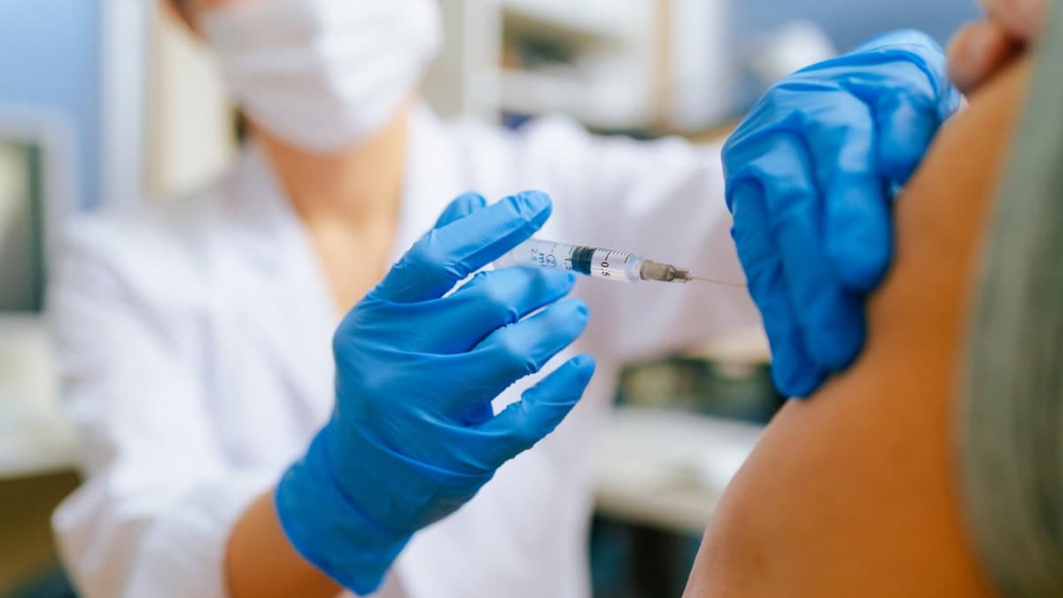 Fact Check: New working groups will reevaluate long-approved vaccines after seven years.