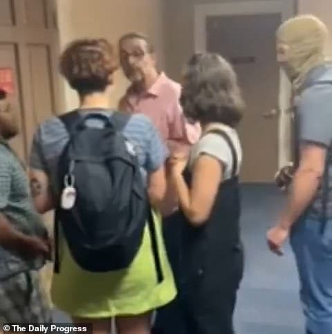 Fact Check: Witnesses report federal agents did not identify themselves during the arrest.