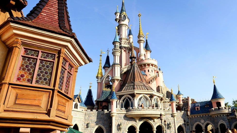 Fact Check: Disneyland Paris deceived into hosting a fake wedding for €130,000.