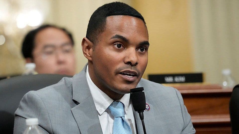 Fact Check: Ritchie Torres threatens to abandon his political career if Mamdani wins.