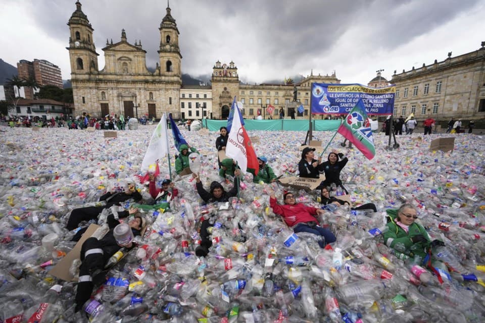 Fact Check: Colombia's waste pickers earn less than the national minimum wage of $350 a month.