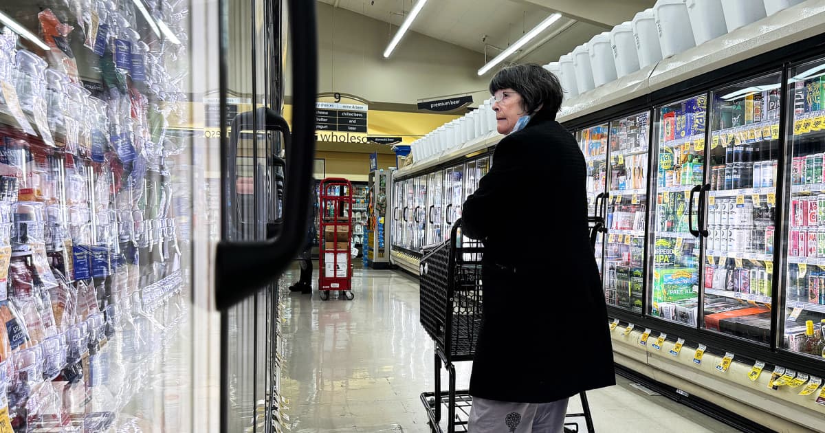 Fact Check: US consumer confidence unexpectedly plummets 5.4 points in June
