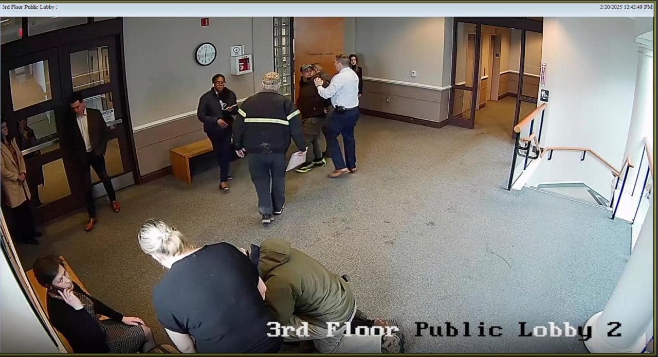Fact Check: Children are being targeted under a new ICE courthouse arrest policy.