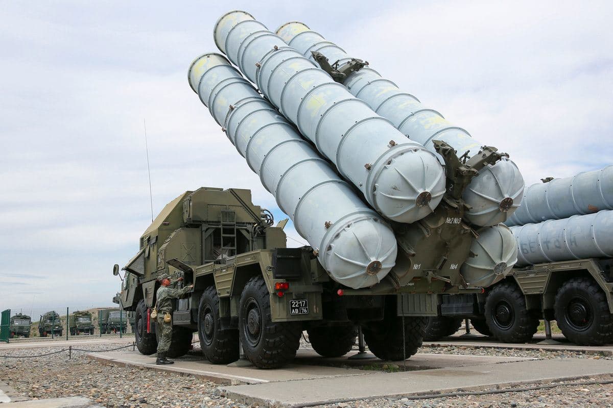 Fact Check: Ukrainian drones target high-value components of the S-400 air defense system.