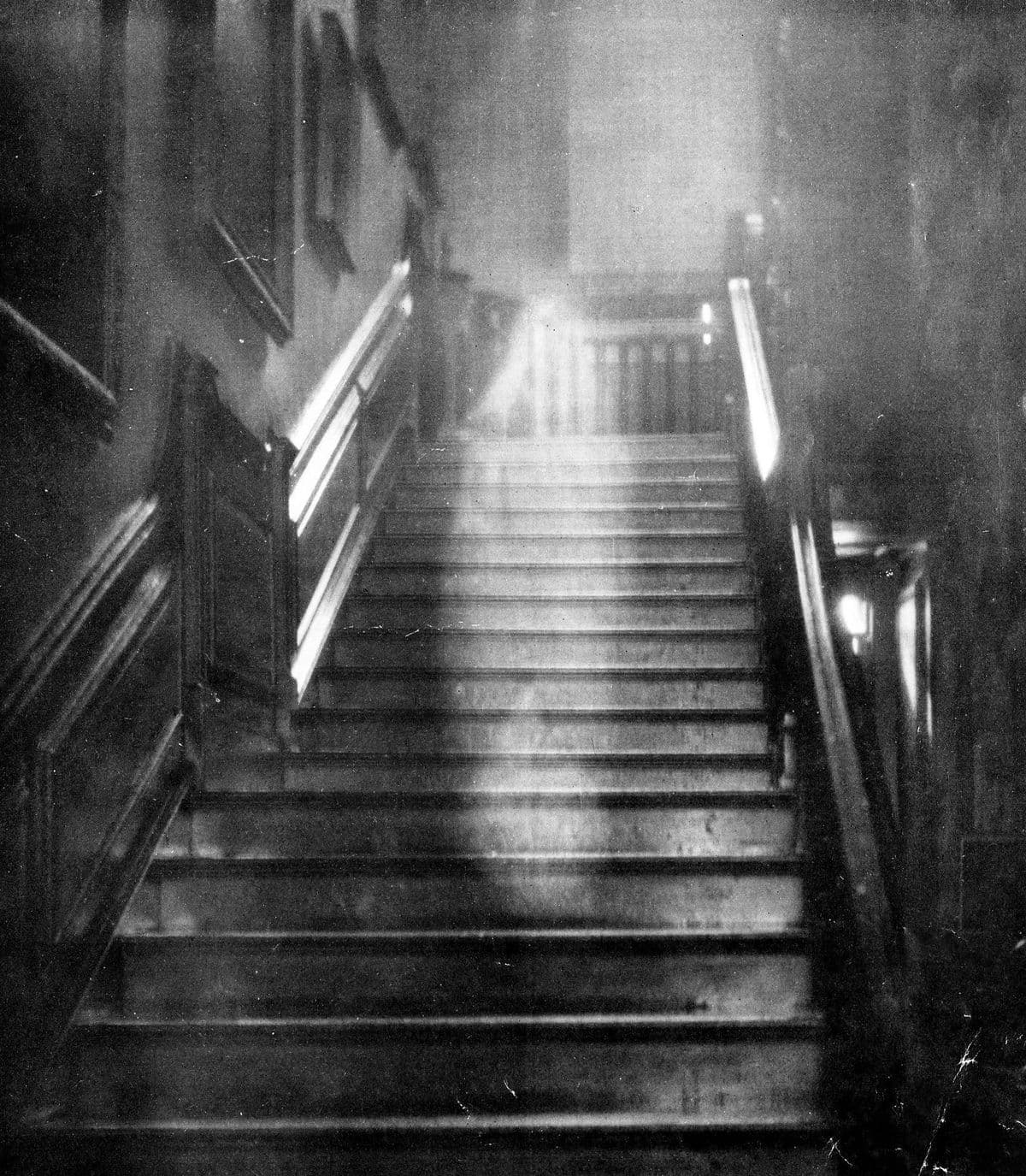 Fact Check: 1936 Ghost photo of the Brown Lady of Raynham Hall, by Country life magazine.