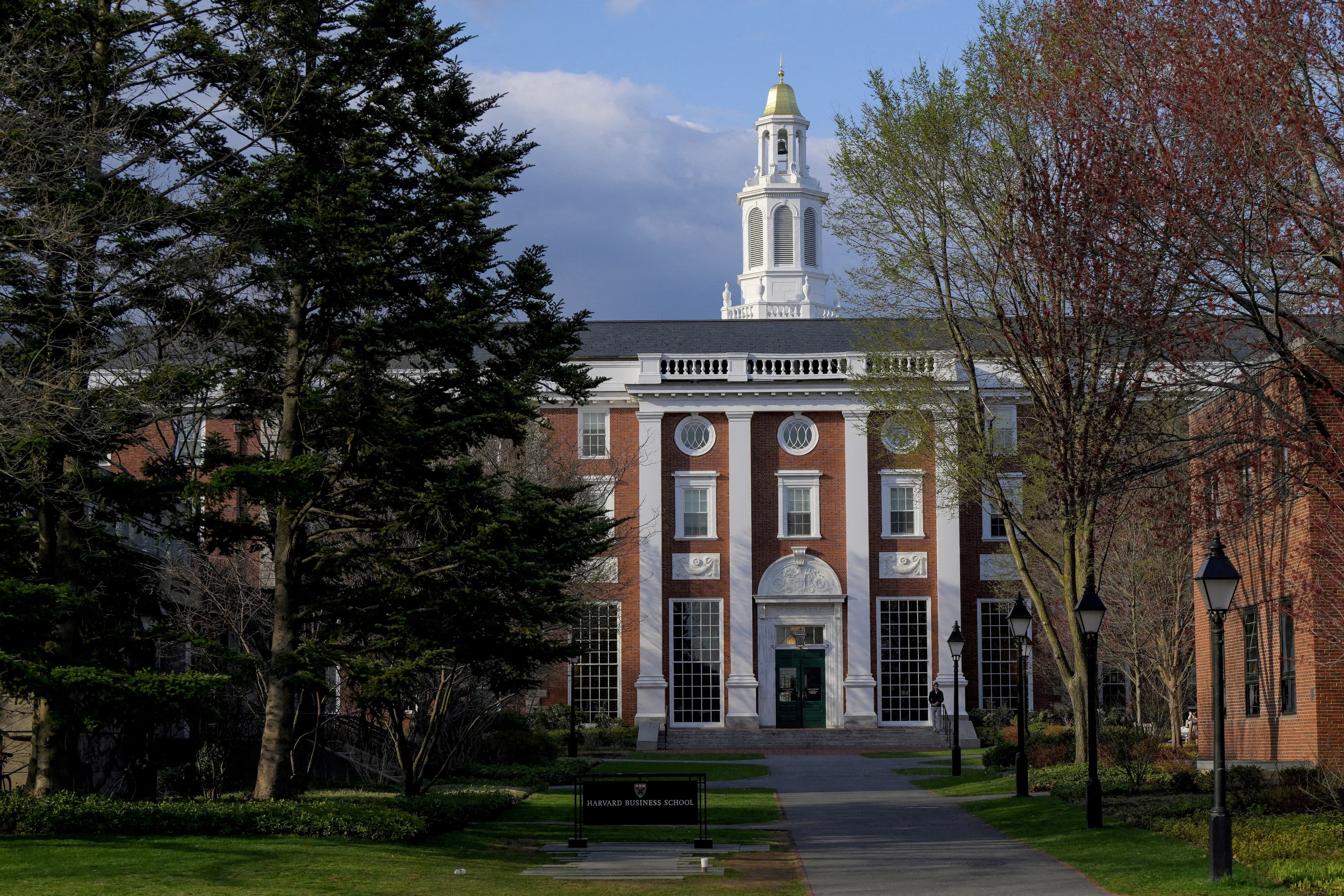 Fact Check: Visiting student program at U of T requires Canadian study permit by mid-July.