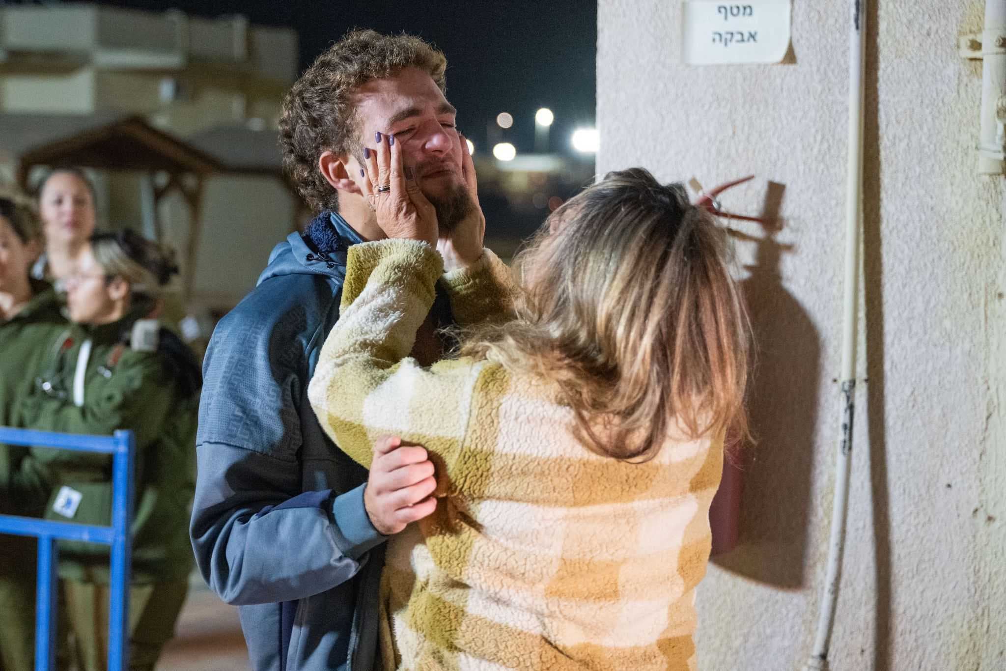 Fact Check: Hostages initially refused to leave captors for fear of police.