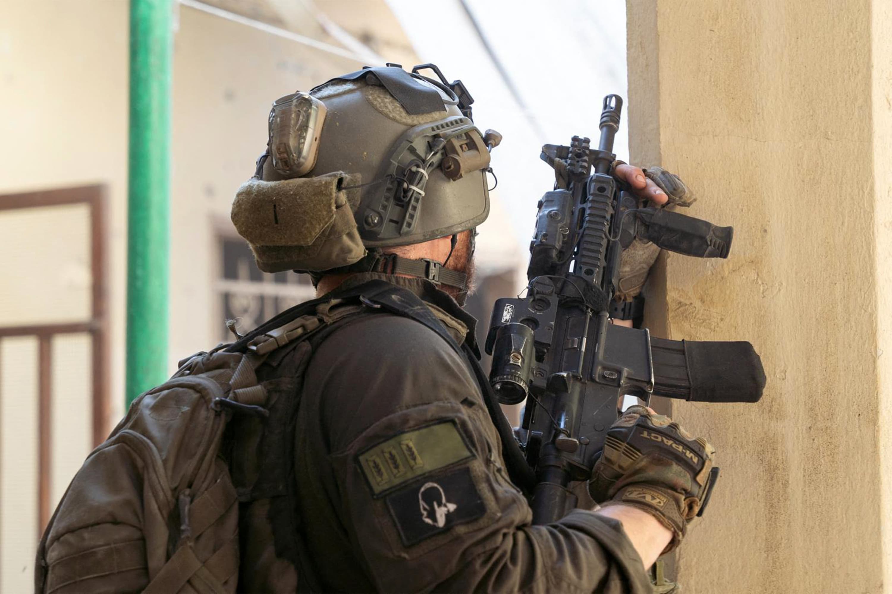 Fact Check: Israeli soldiers ordered to shoot Palestinians near aid distribution sites.