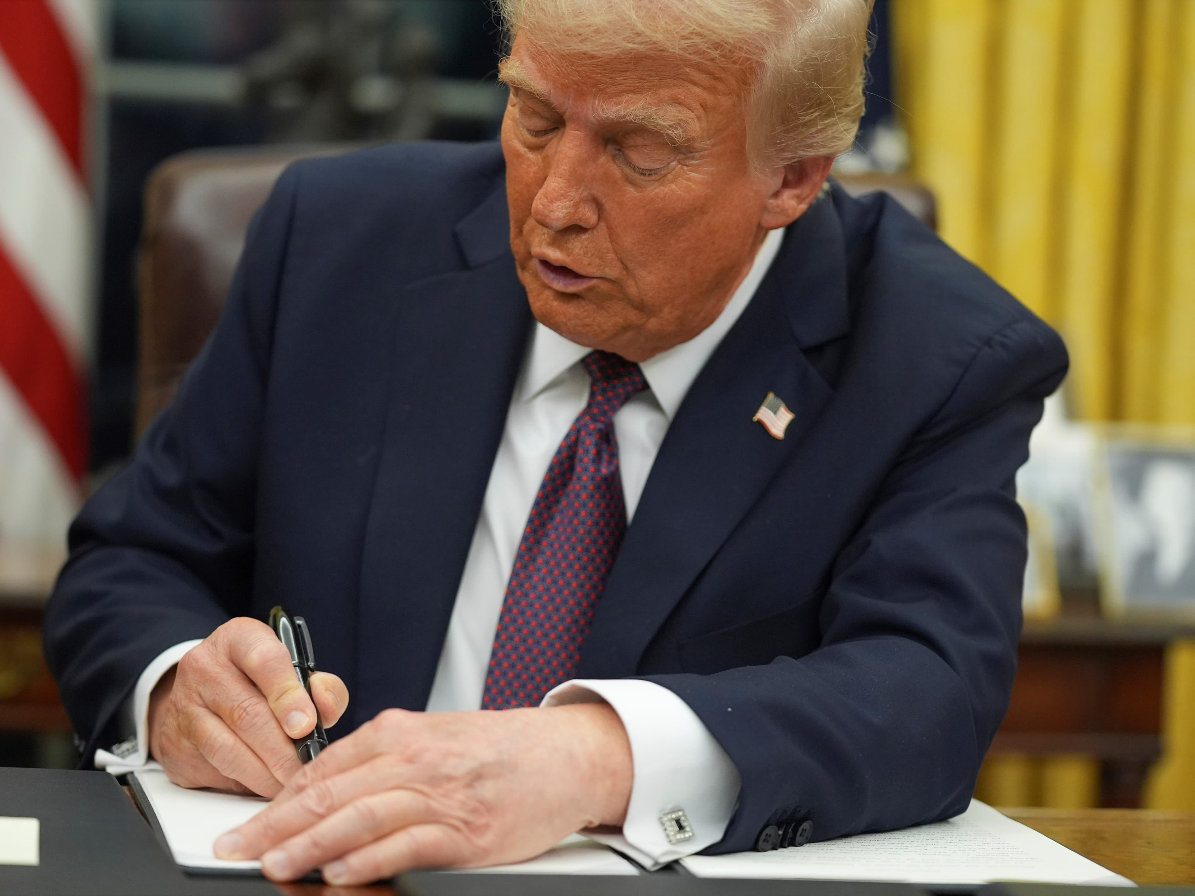 Fact Check: Trump's executive order could deny citizenship to children of undocumented parents.