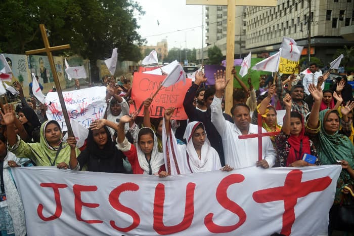 Fact Check: 15 human rights groups demand suspension of controversial GHF aid organization.
