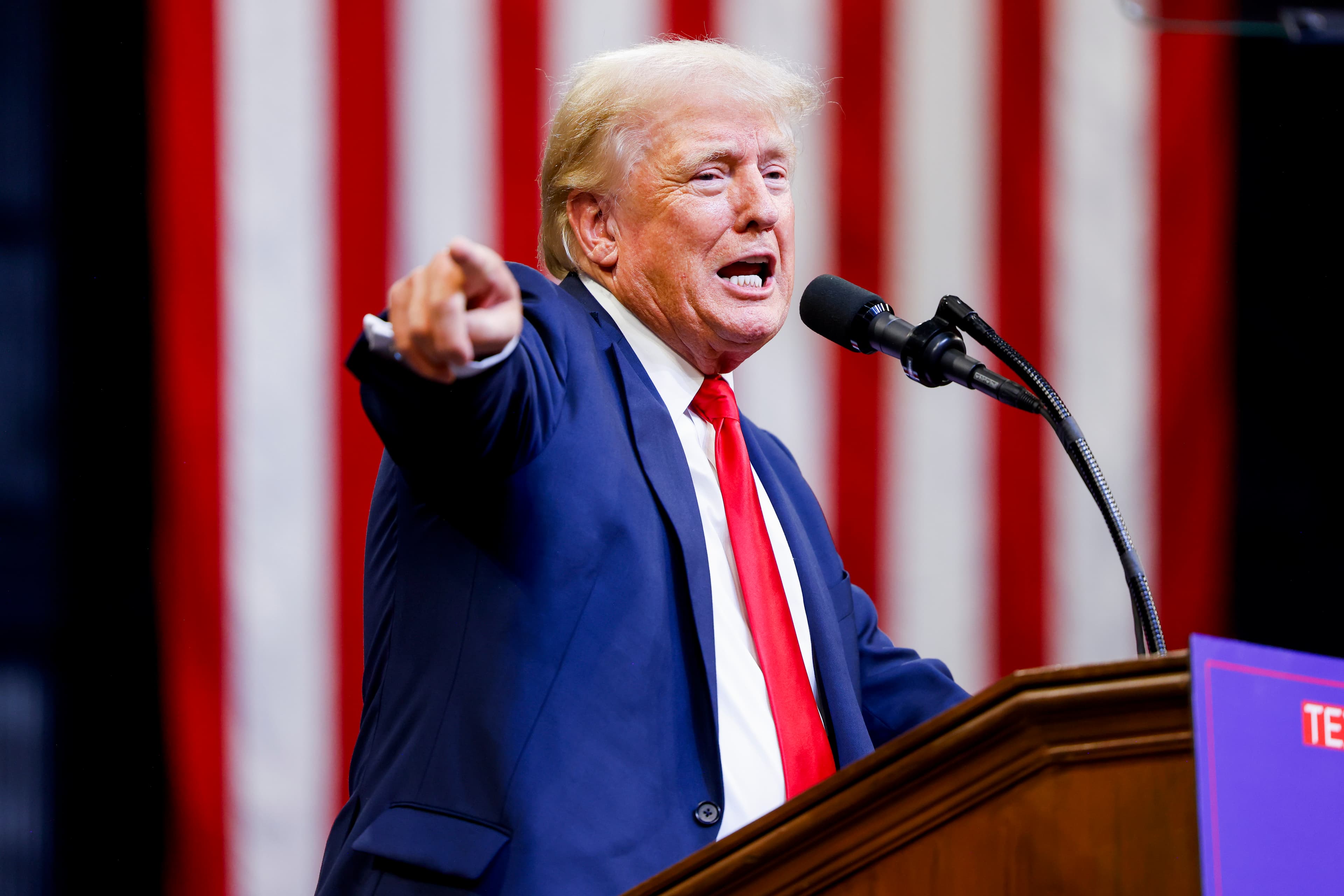 Fact Check: Trump praises African reporter's beauty, calls her 'beautiful inside.'
