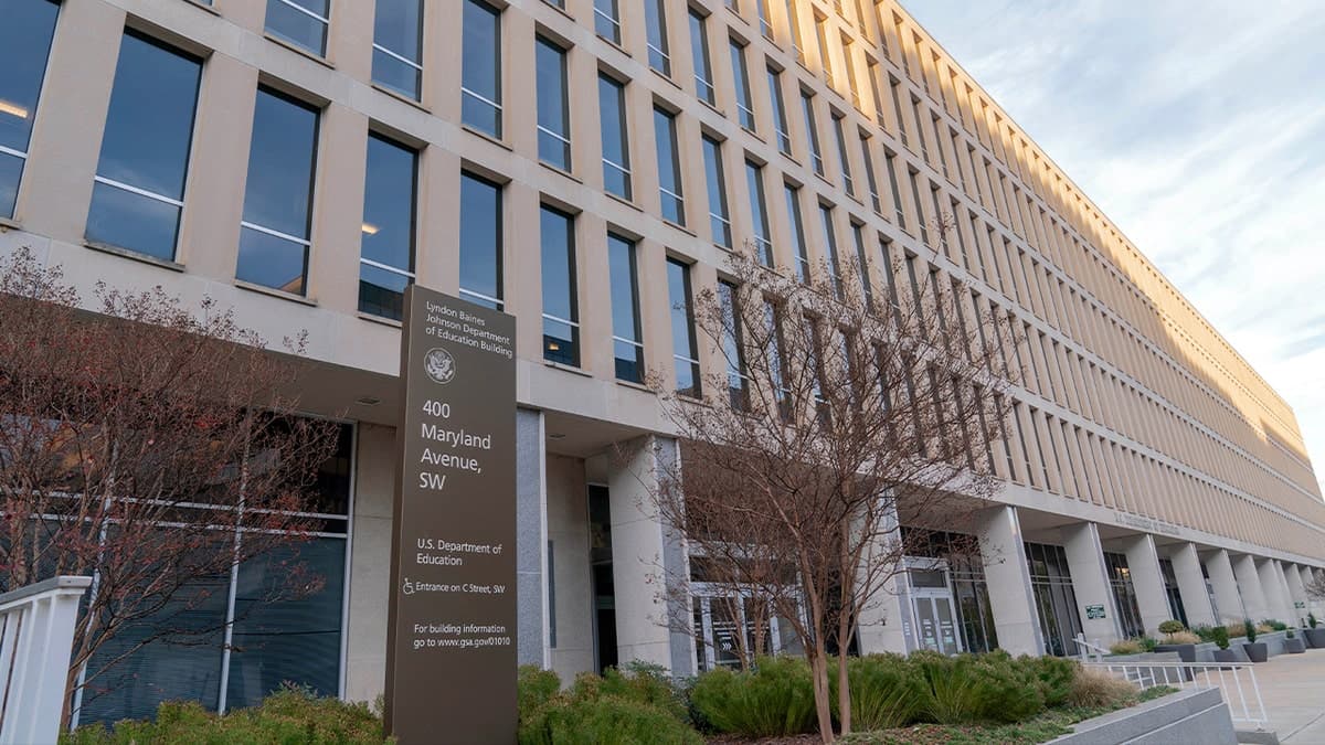 Fact Check: Justice Department warned UVA to dismantle DEI or risk losing federal funding.