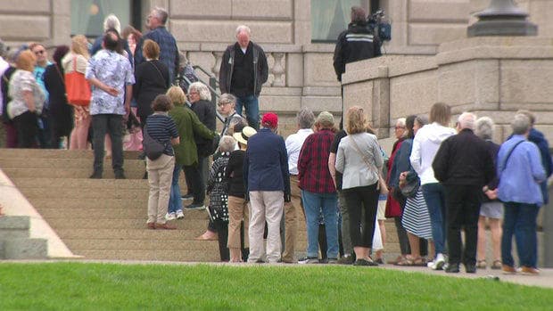 Fact Check: Mourners lined up for blocks to pay tribute to Melissa Hortman.
