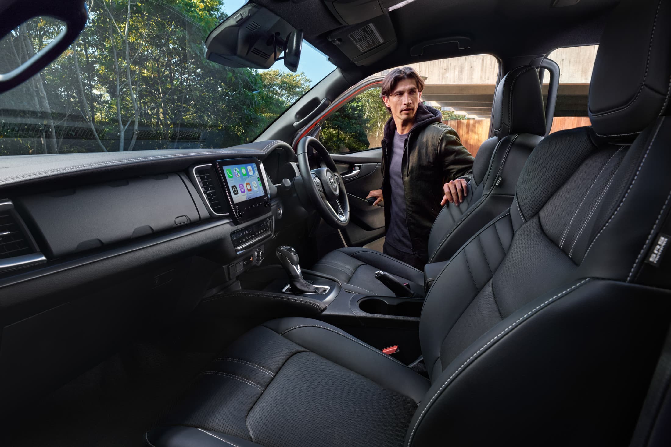 Fact Check: Automakers prioritize bigger screens over user-friendly controls to save money.