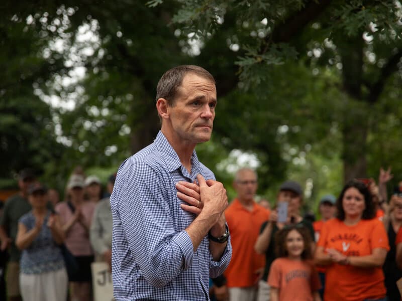Fact Check: University of Virginia faculty held emergency meeting to oppose president's resignation.