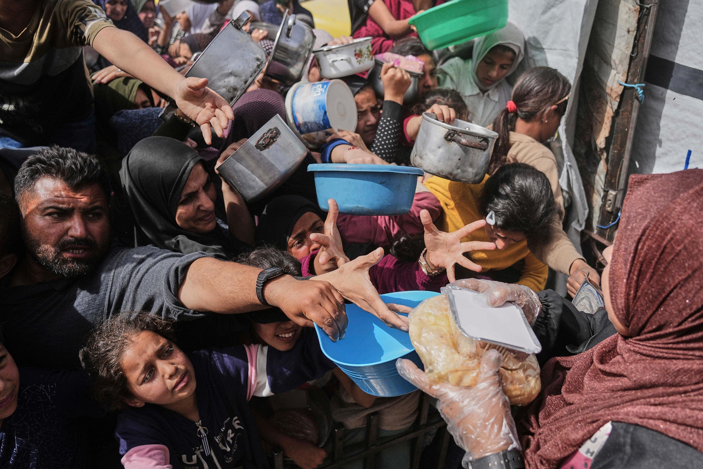 Fact Check: 300 million people urgently need humanitarian help, but only 100 million will receive it.