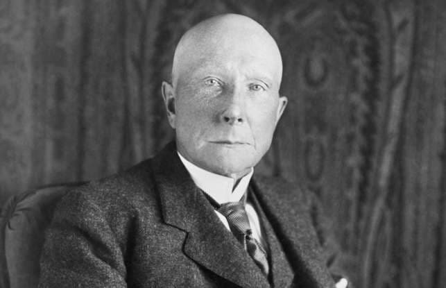 Fact Check: Billionaires are labeled 'robber barons' robbing the working class.
