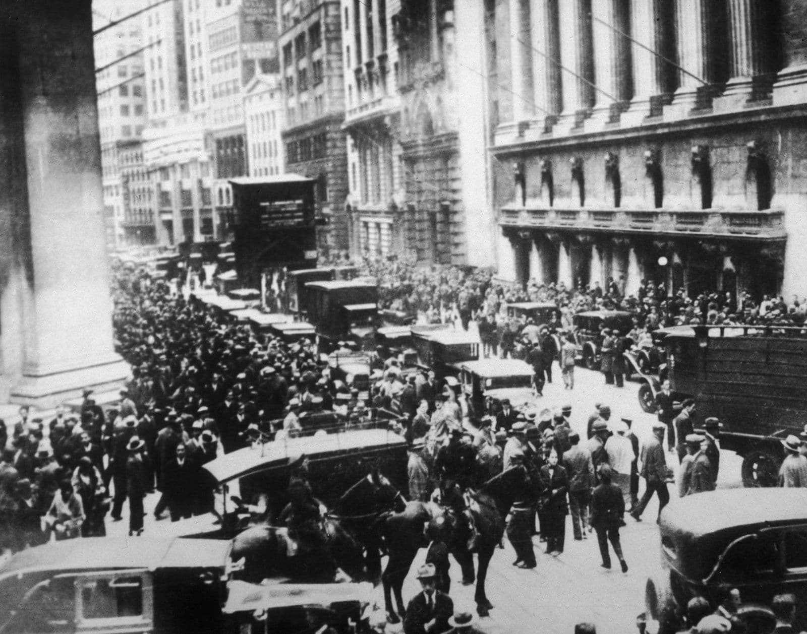 Fact Check: The stock market in the US is crashing