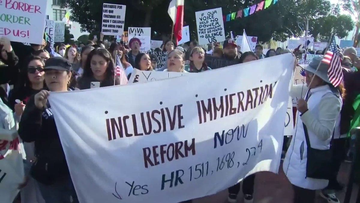 Fact Check: Protesters accuse LAPD of colluding with ICE to 'kidnap' immigrants.
