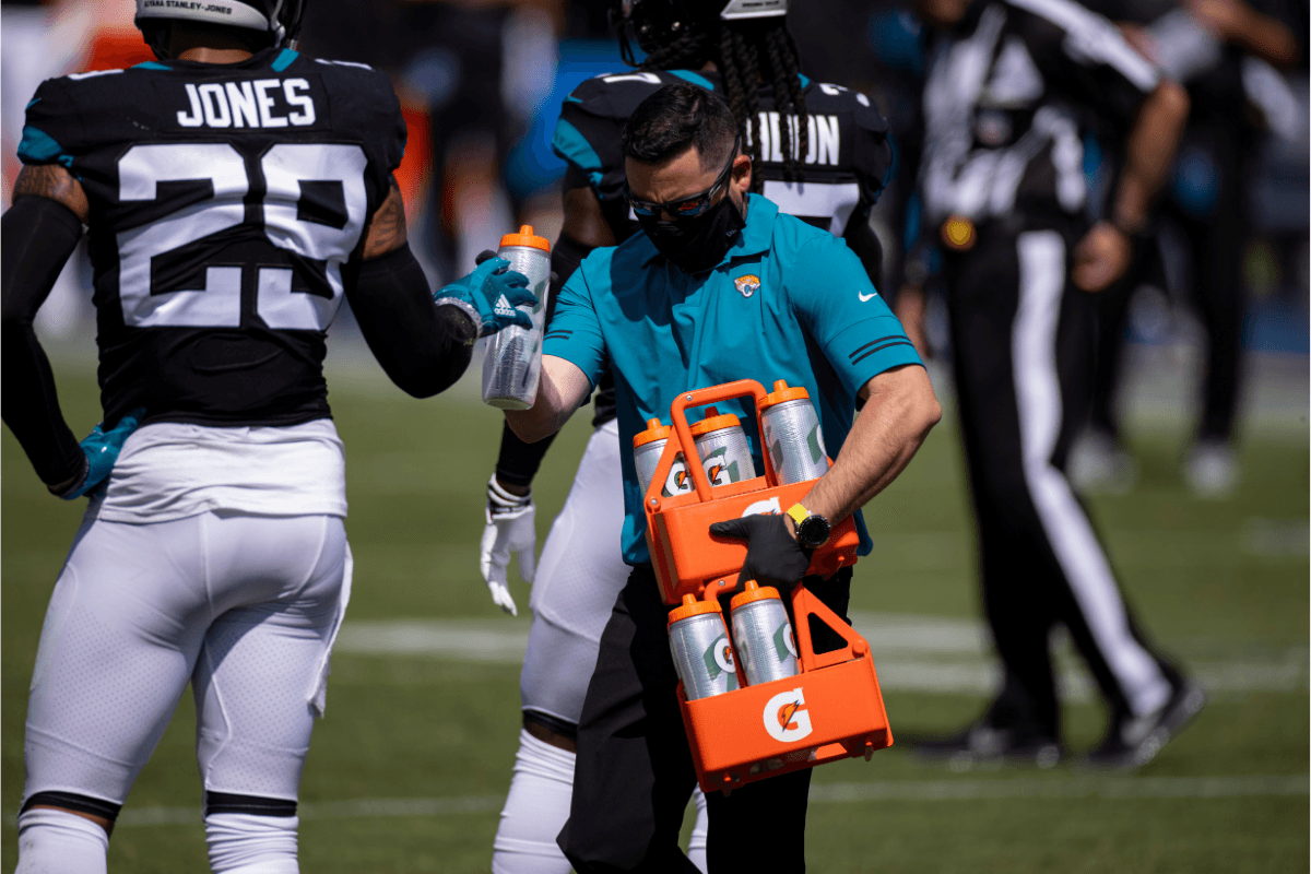 Fact Check: NFL water boys get paid on average $3,312.50 per week